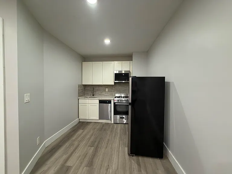 55 Graham St #5E — Photo 2