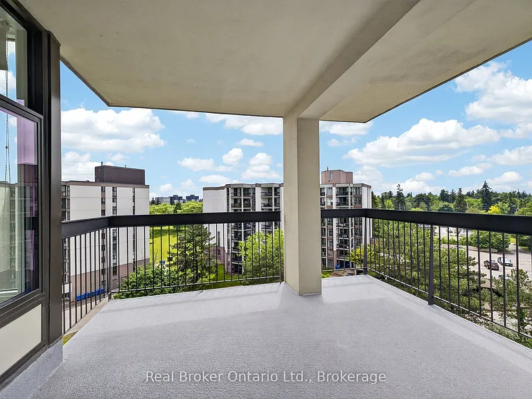 23 Woodlawn Rd E #811 — Photo 15
