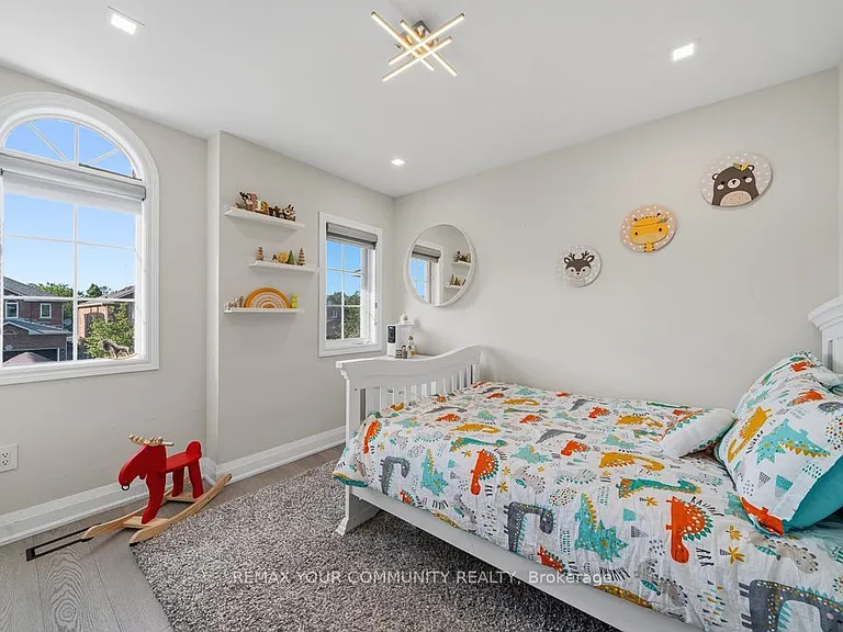 5 Amaryllis Ave — Photo 17