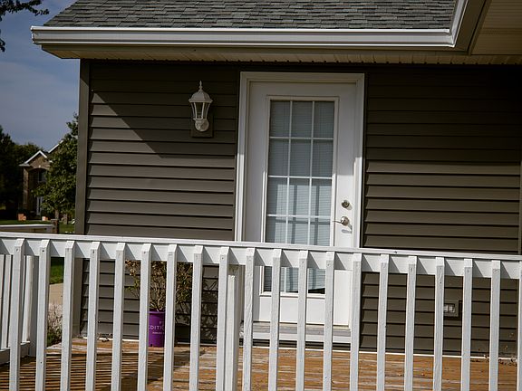 5th image of 405 Pheasant Run Rd