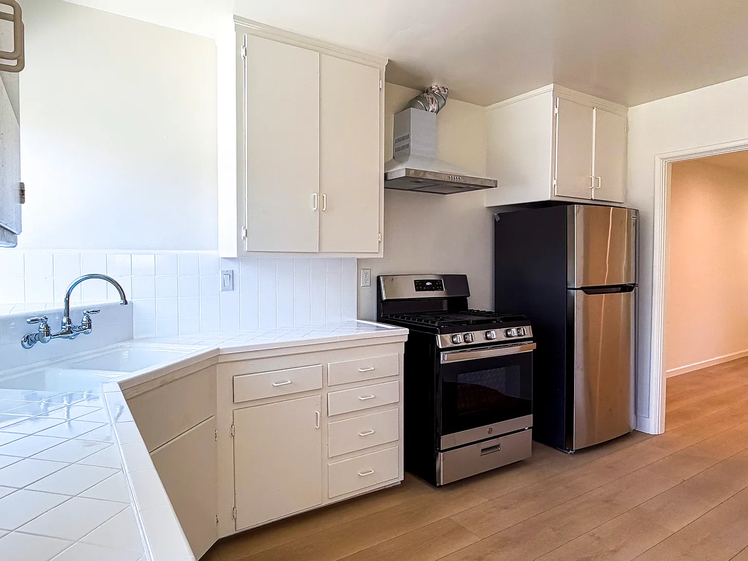 487 E Providencia Ave — Photo 2