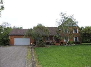 6339 Crosby Rd, Lockport, NY 14094