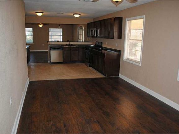 4th image of 4000 Mimosa St
