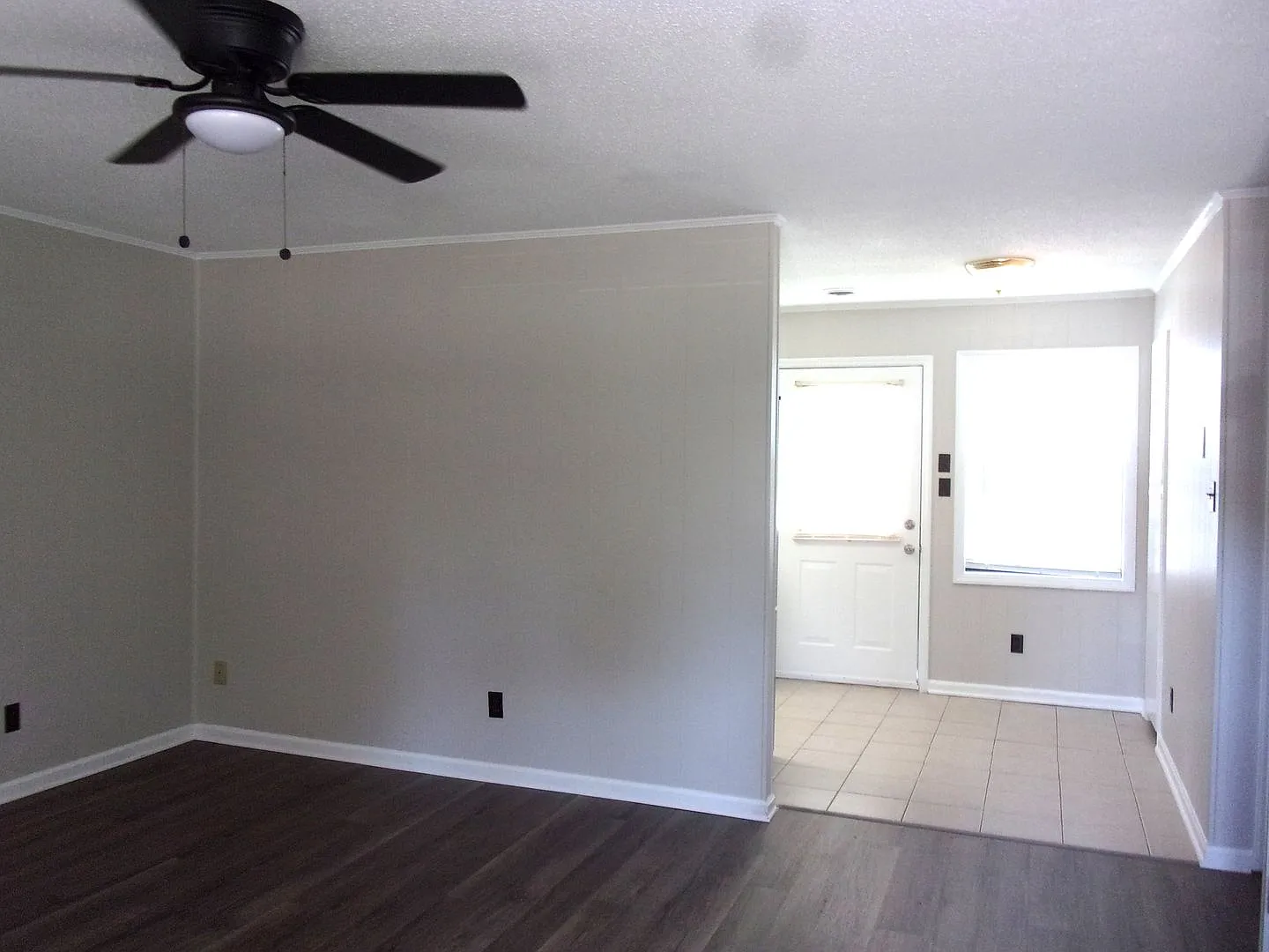 2 Bedroom 1 Bath Ground Floor Apartment — Photo 3