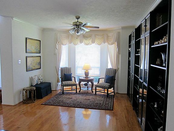 3rd image of 5318 Bur Oak Dr