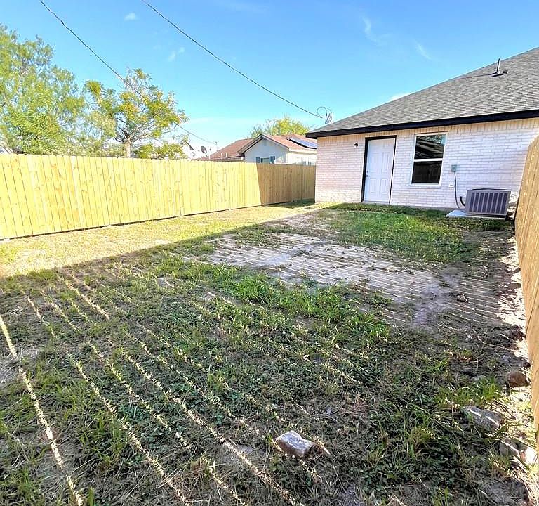 2nd image of 107 Willacy Ave #B