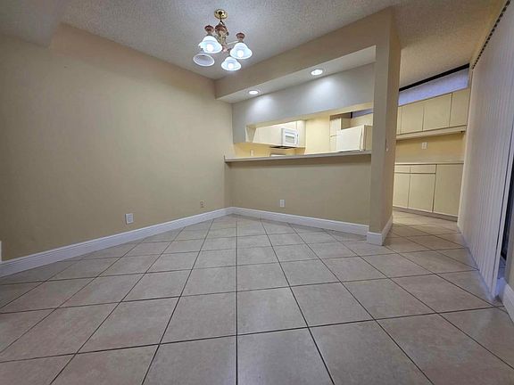 2nd image of 3928 Victoria Dr