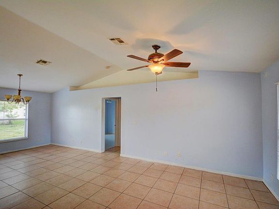 5th image of 673 SE Chapman Ave