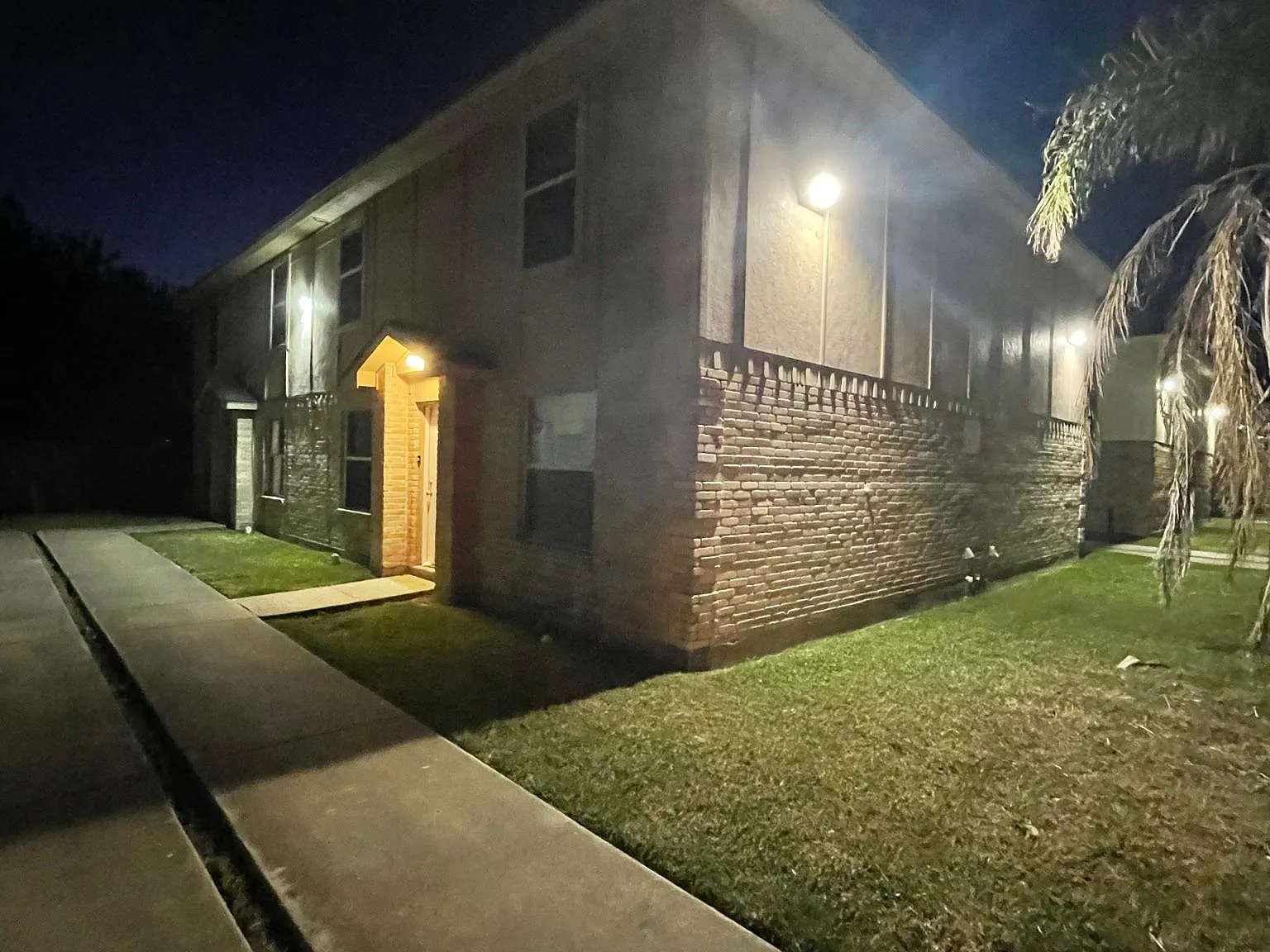 717 Sonesta Dr — Photo 2