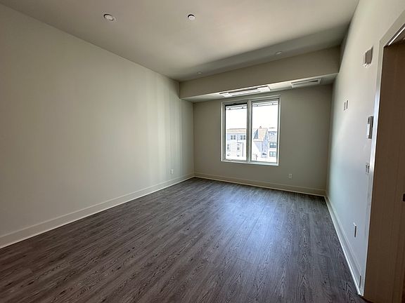 4th image of 471 Washington St #106
