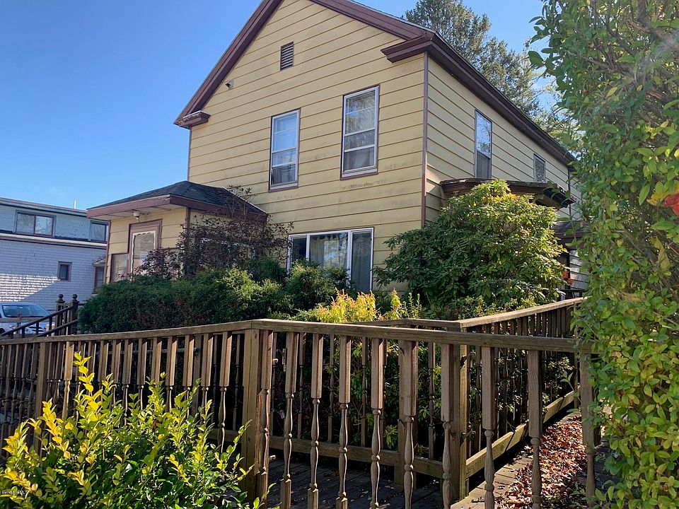 2nd image of 15 Latham St