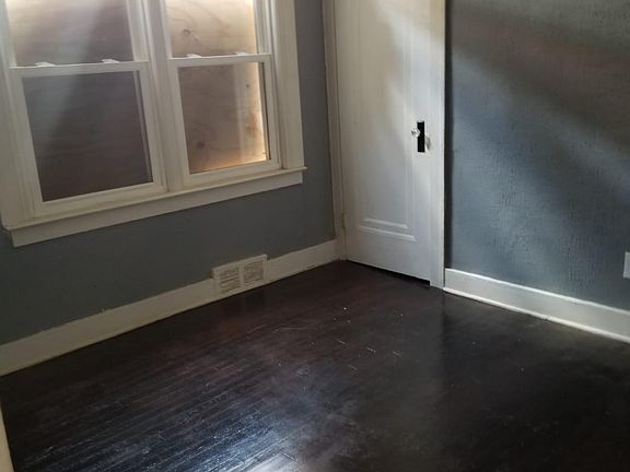 3rd image of 14369 Sussex St