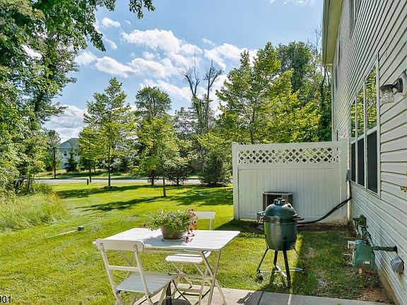 3rd image of 28 Sutton Ct