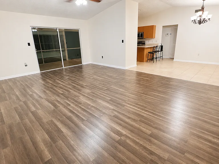 2231 SE Lucaya St — Photo 2