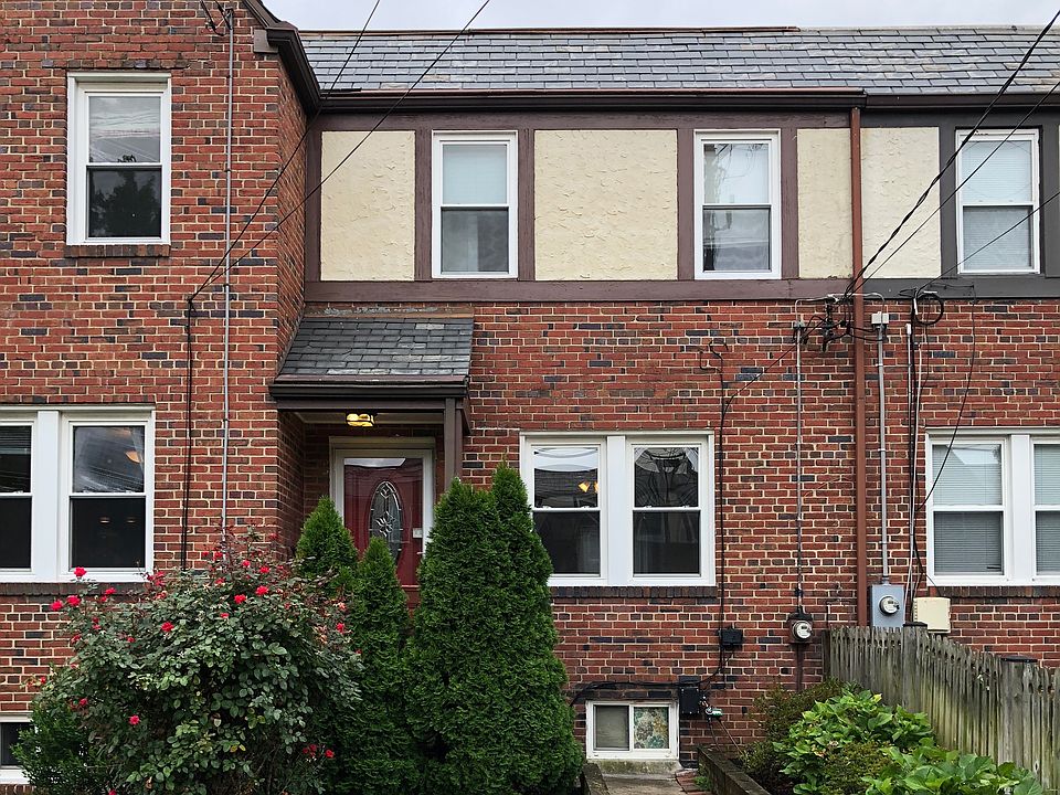 Super Cute town house!