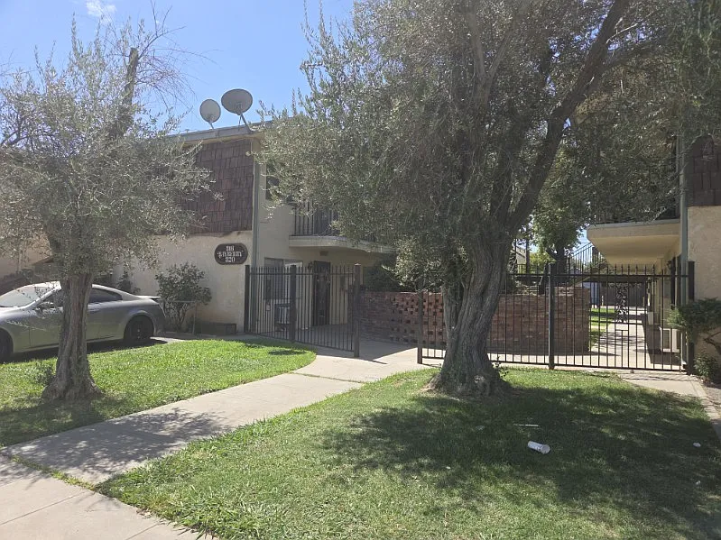 2 bed, $1,050 — Photo 1