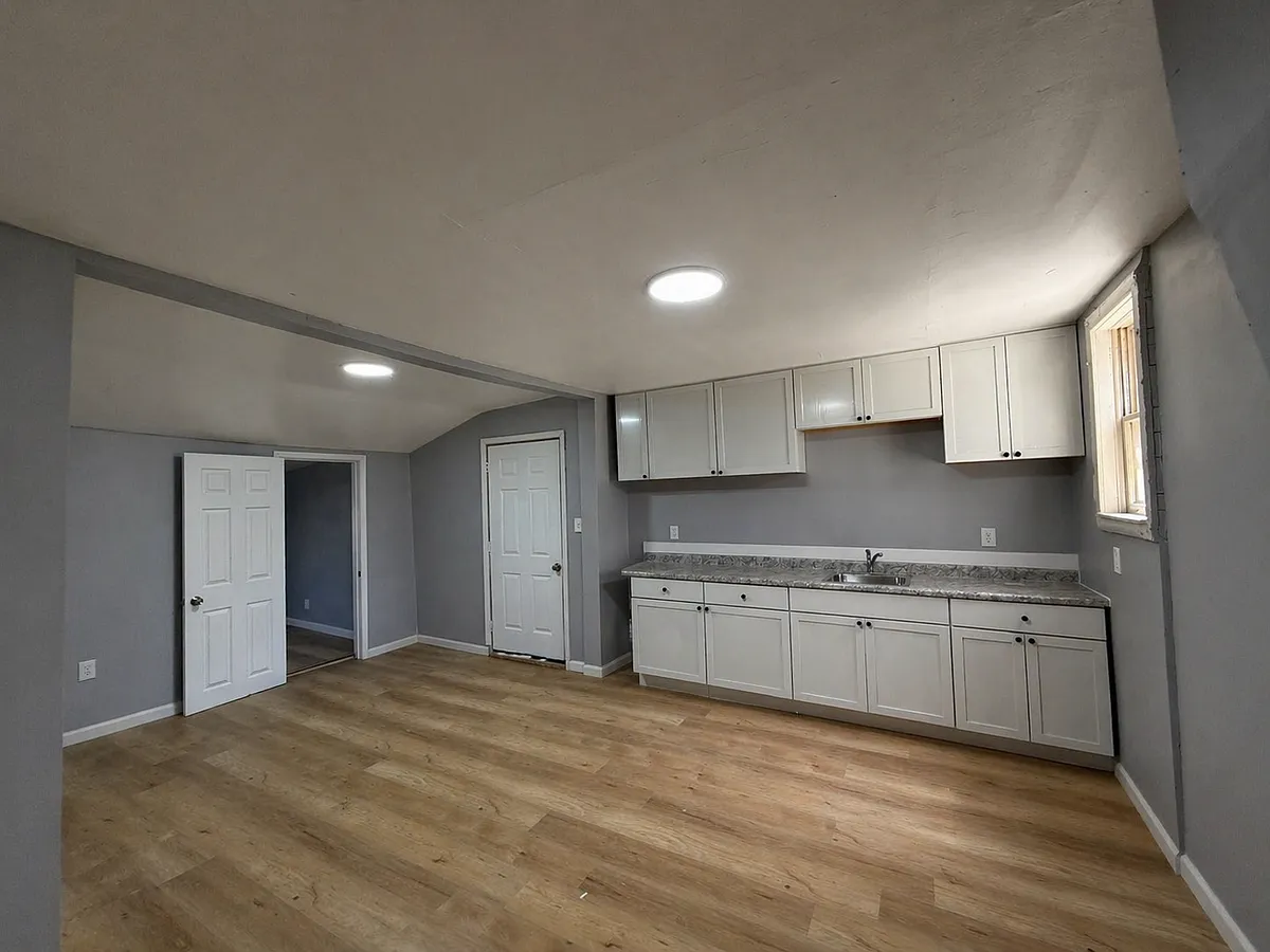 Building Photo - 606-608 W North St #606