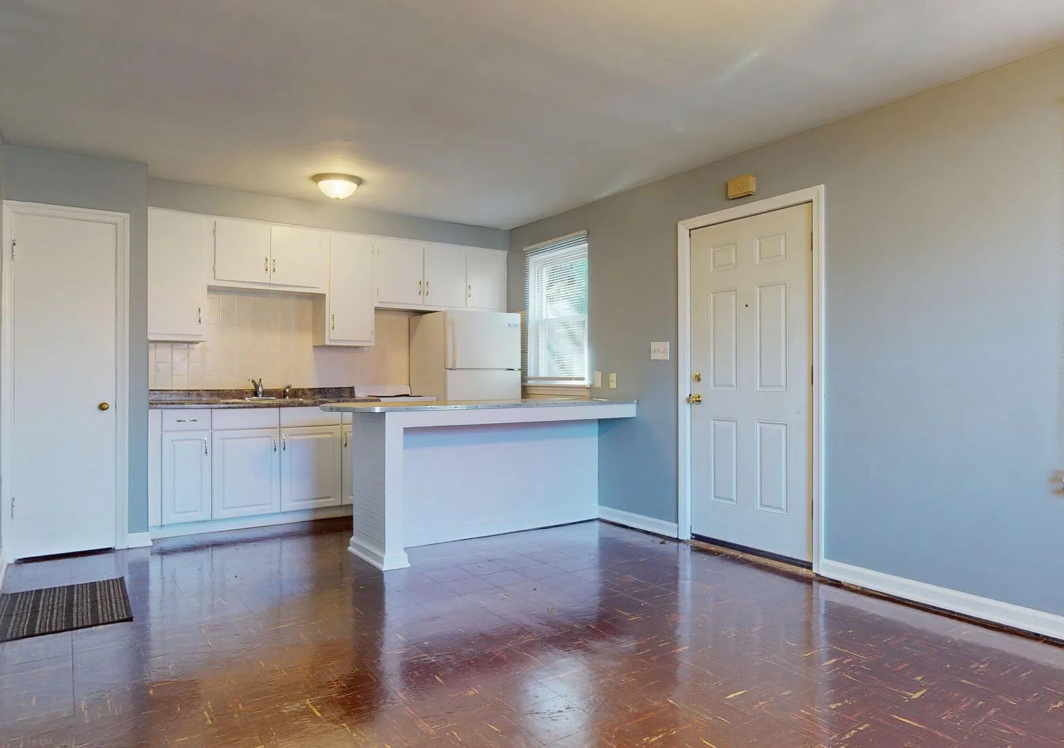 33 Stewart — Photo 2