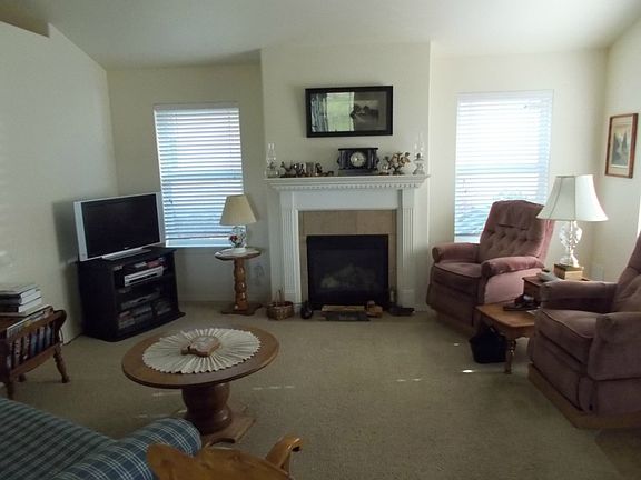 3rd image of 1550 Mountain View Dr APT E