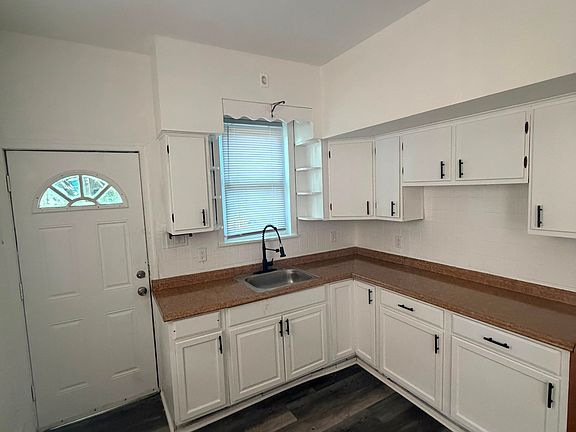 4th image of 1625 W 4th St