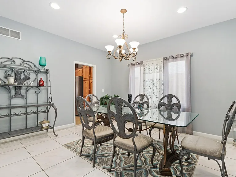 520 N Veterans Pkwy — Photo 20