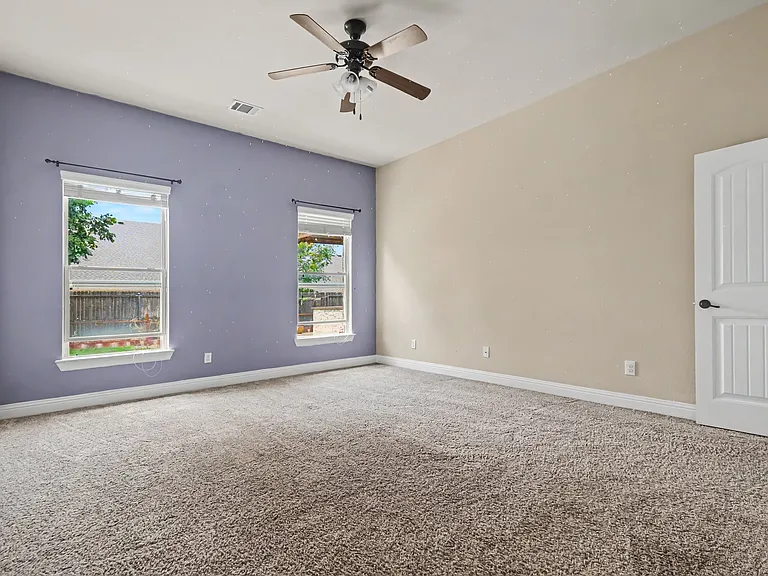 604 Darby Ln — Photo 24