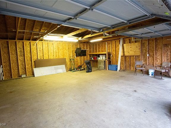 5th image of 2149 W Manor Ave
