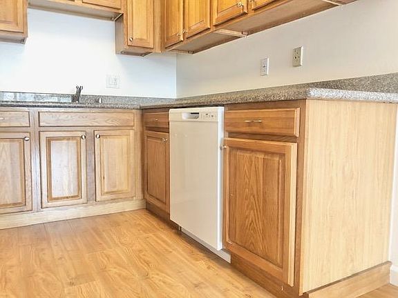 4th image of 371 22nd Ave APT 3