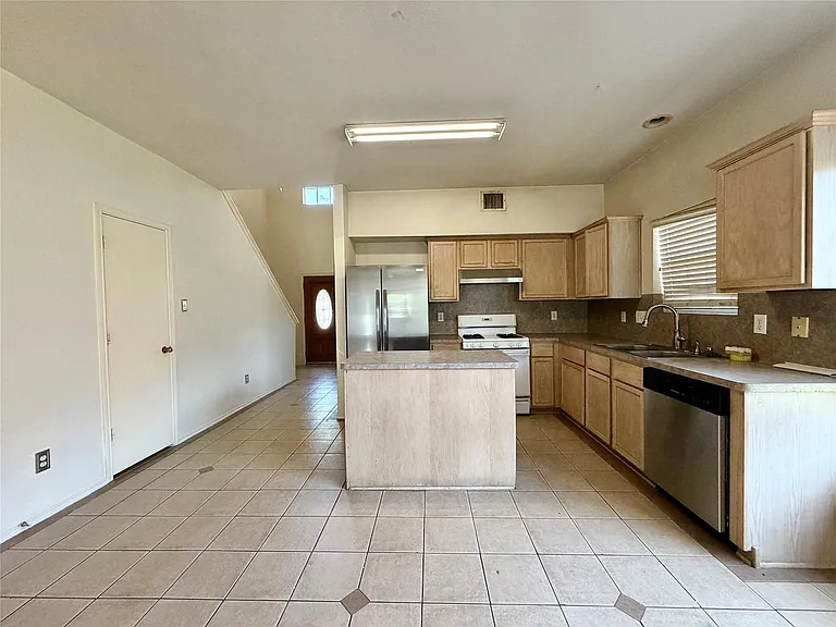 2305 Ames St — Photo 7
