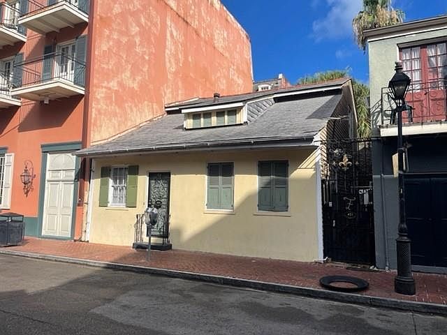1st image of 431 Dauphine St