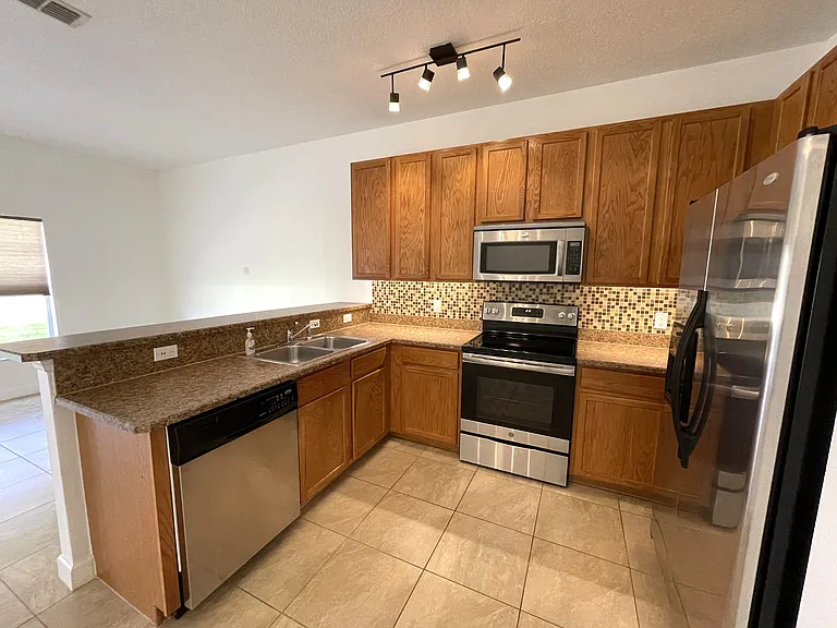2600 Revolution St #105 — Photo 10