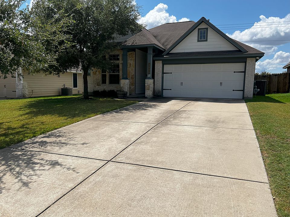 1st image of 2808 Silver Oak Dr
