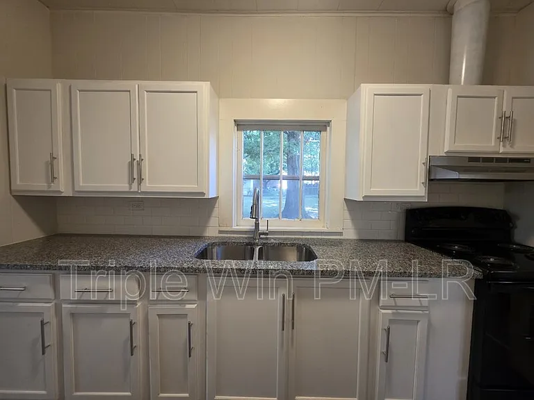 609 N Morrill St — Photo 15