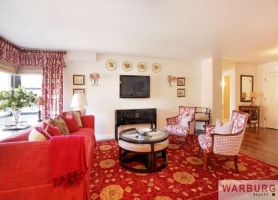 Sold by Warburg | media 1