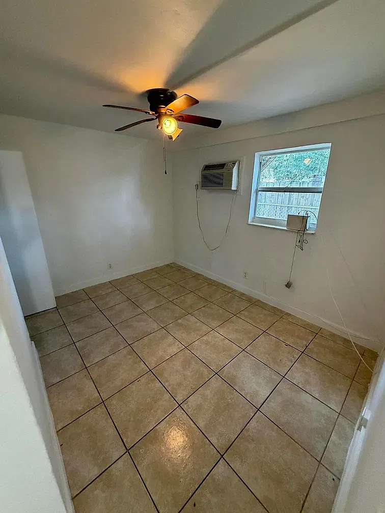 2 bed, 560 sqft, $1,650 — Photo 2