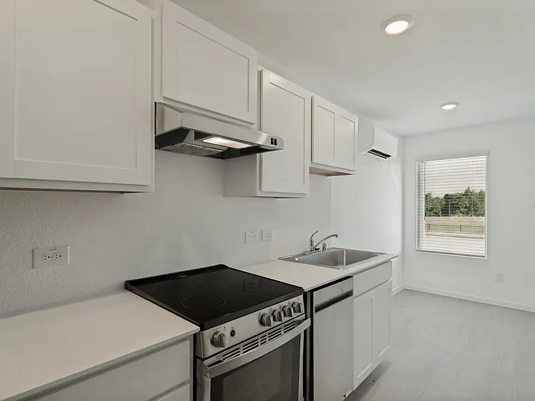 1037 Bishop Creek Dr — Photo 1