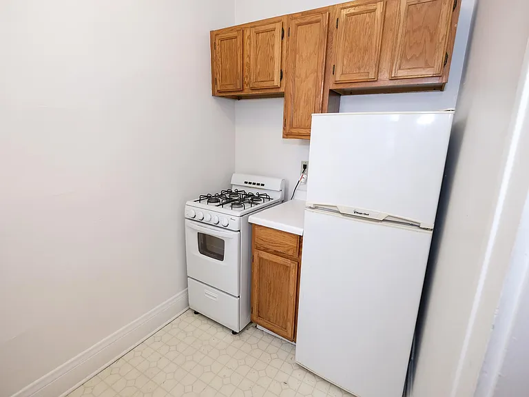 Dayton Apartments — Photo 11