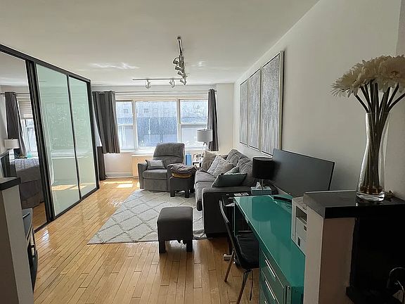 2nd image of 150 E 61st St APT 3J