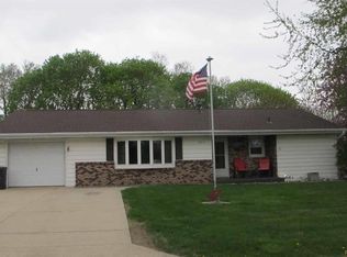 511 Hilltop Dr, Earling, IA 51530