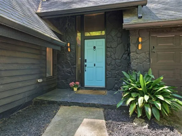 240 Summerfield Dr, Alpharetta, GA 30022