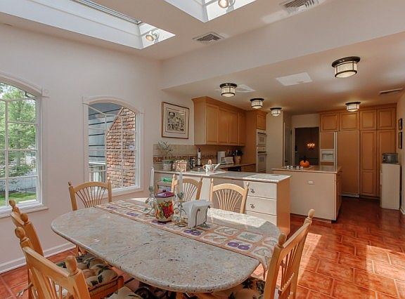 5th image of 35 Highland Dr
