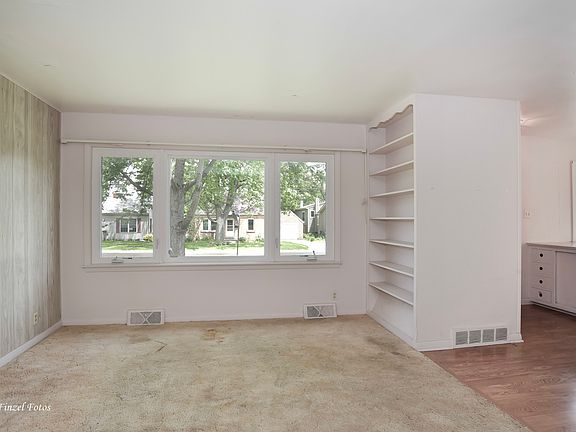 4th image of 645 Pleasant St