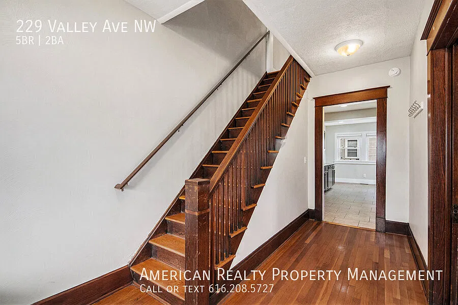 5 bed, 3078 sqft, $2,700 — Photo 2