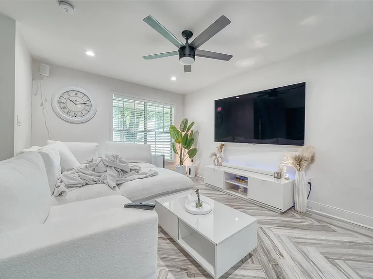 5911 Dawnridge Dr — Photo 12