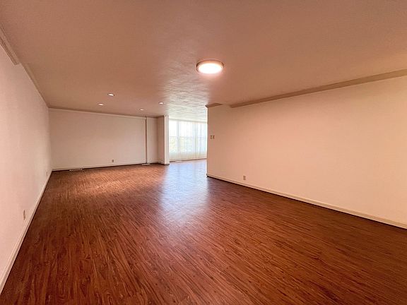 3rd image of 8701 Delmar Blvd APT 4C