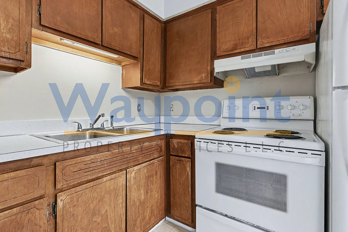 Building Photo - 914 E Oak St #7