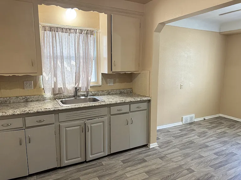 20246 Bloom St — Photo 12