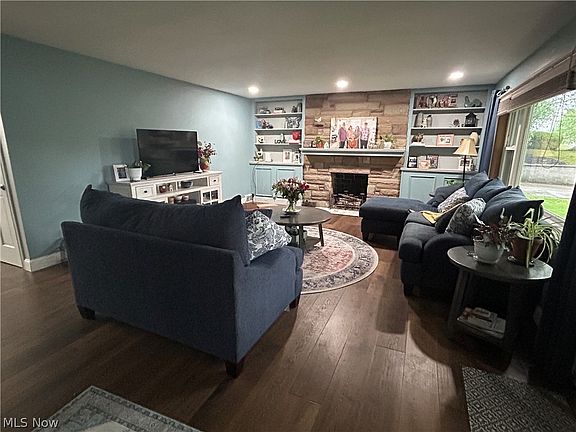 3rd image of 105 Rand Ave