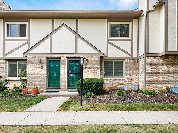 3rd image of 129 Carrowmoor Ct #13