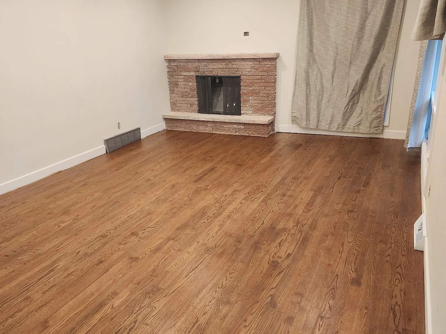 3 bed, 1285 sqft, $2,400 — Photo 3
